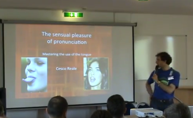 [:en]The sensual pleasure of pronunciation: mastering the use of the tongue[:]